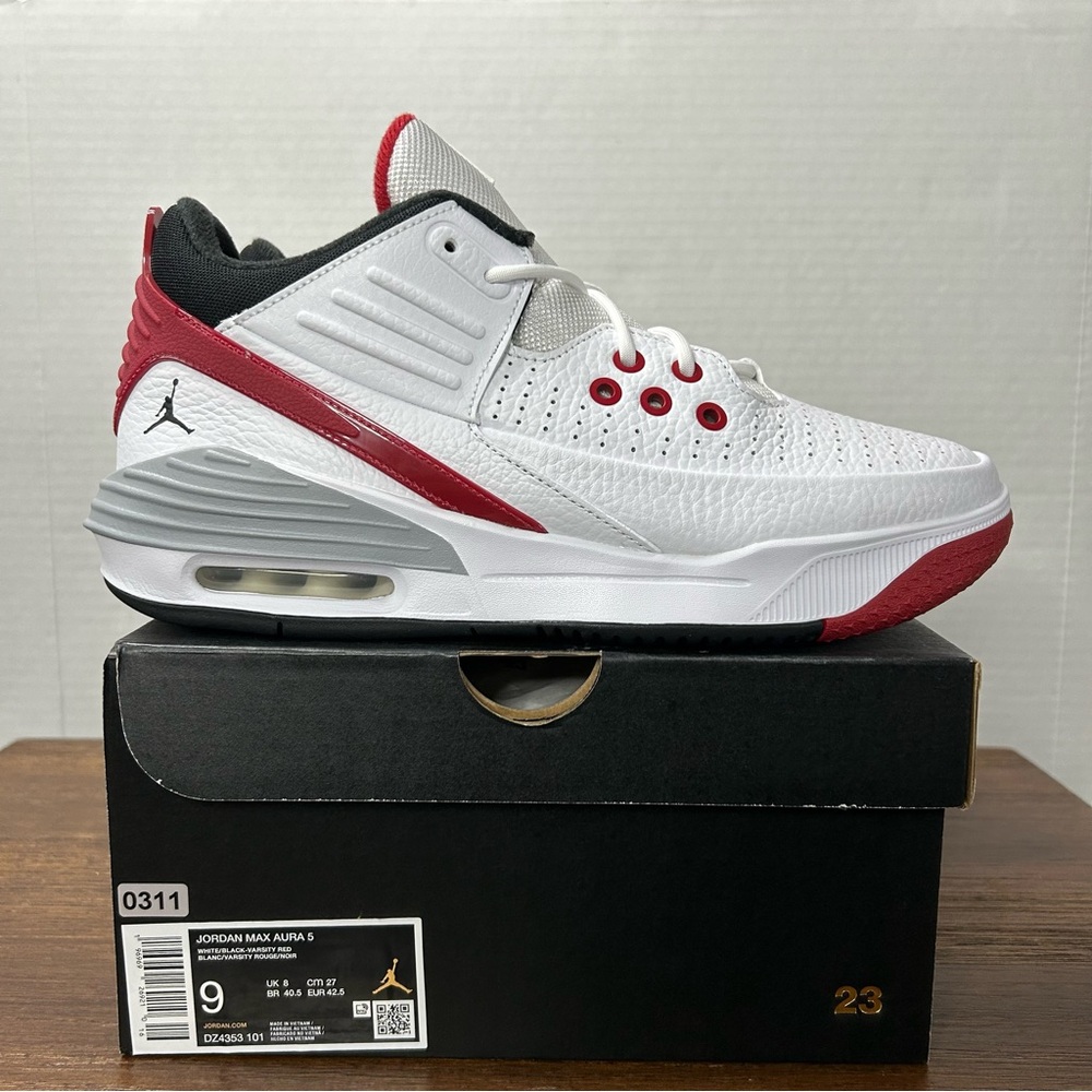 Nike Air Jordan Max Aurora 5 Men Size 9